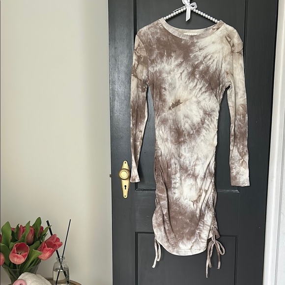 Brown and Cream Ruched Bodycon Dress with Long Sleeves - Picture 1 of 2